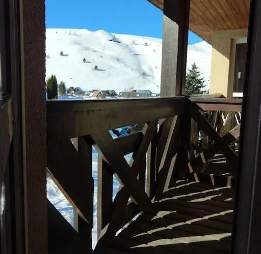 Les Gourgs Blancs - Val Louron, Vue Sur Pistes *